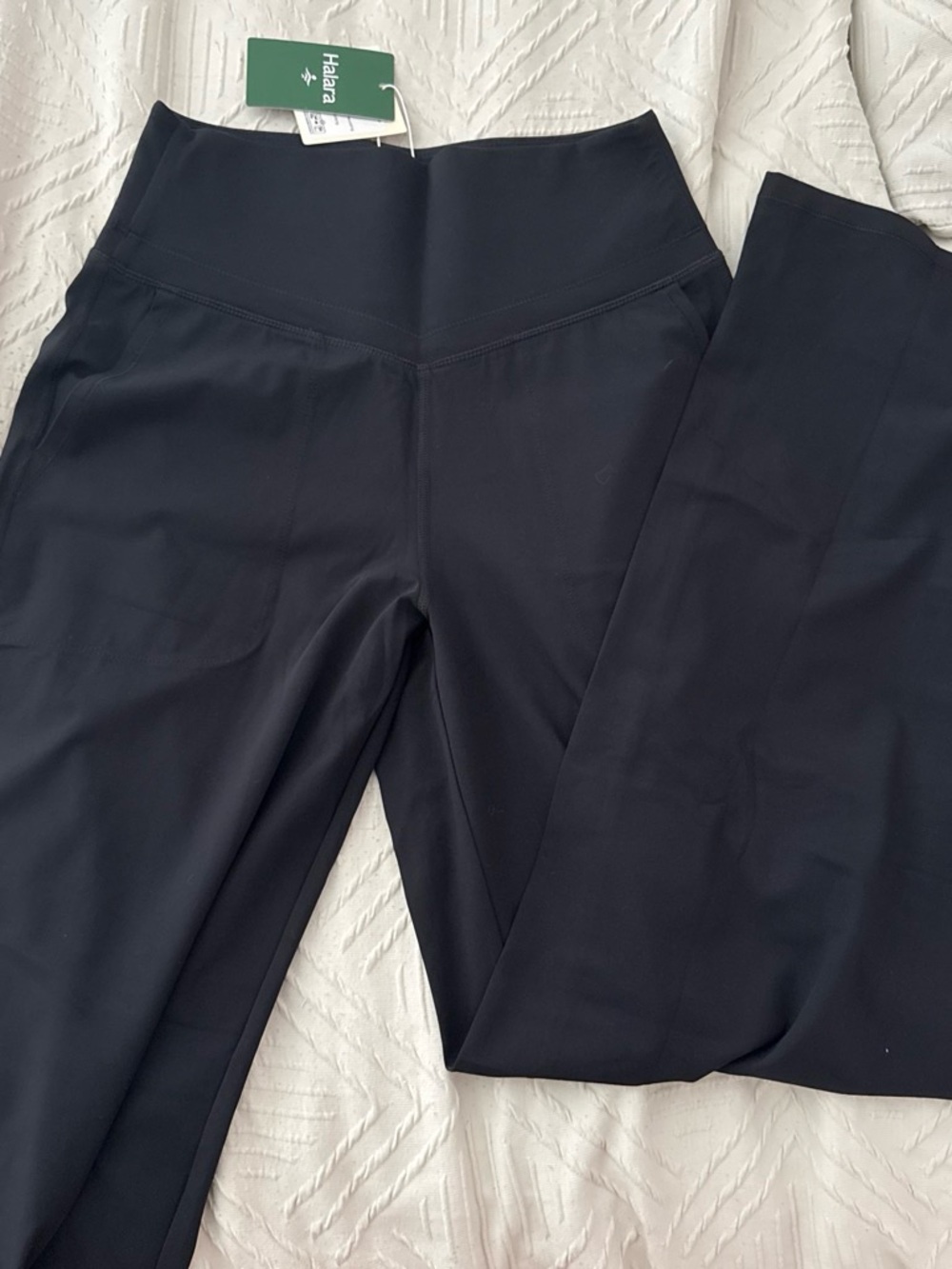 HALARA Wide-Leg High-Rise Pants in Black